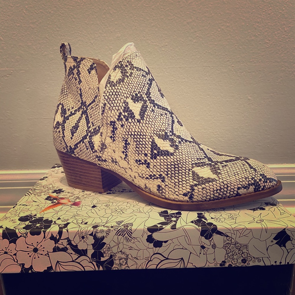 NWT Snakeskin Booties